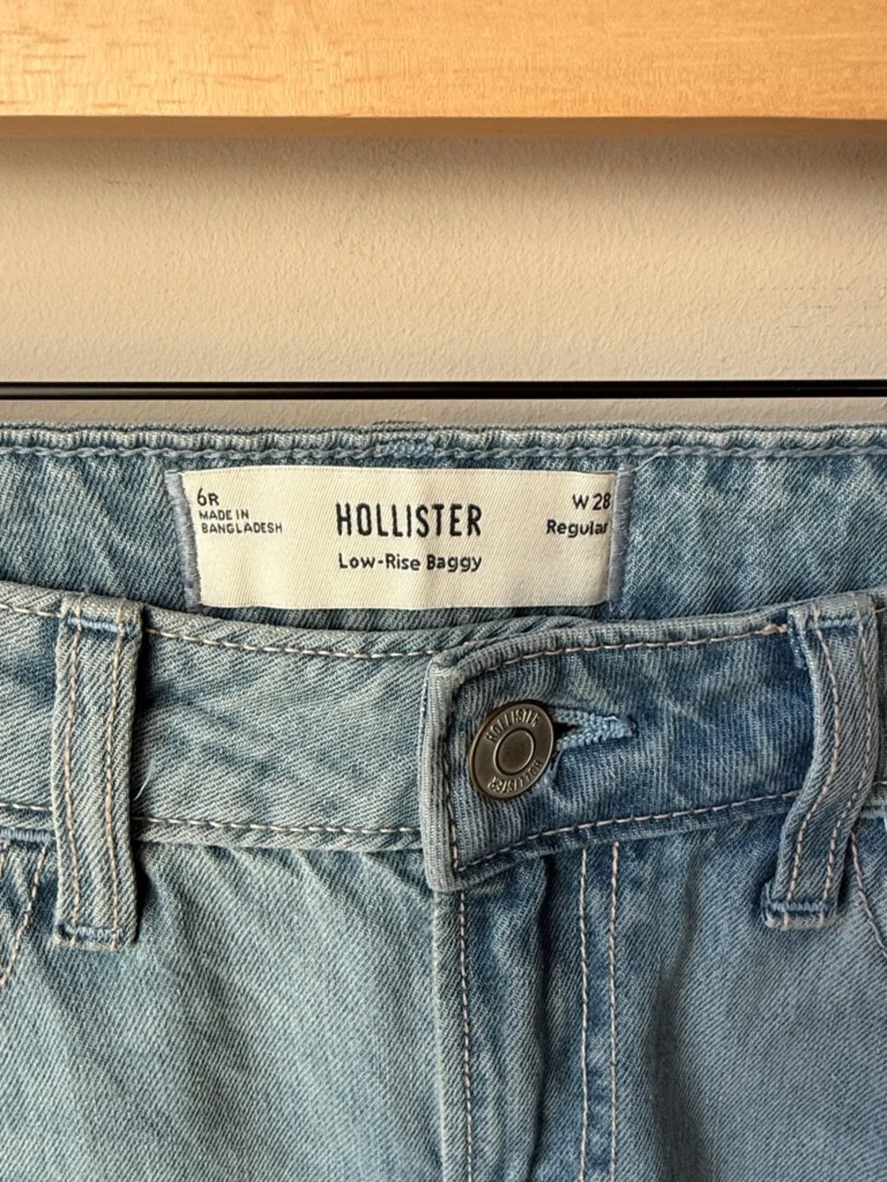 Hollister Low Rise Baggy Wide Leg Jeans Light Wash Denim - Picture 6 of 6